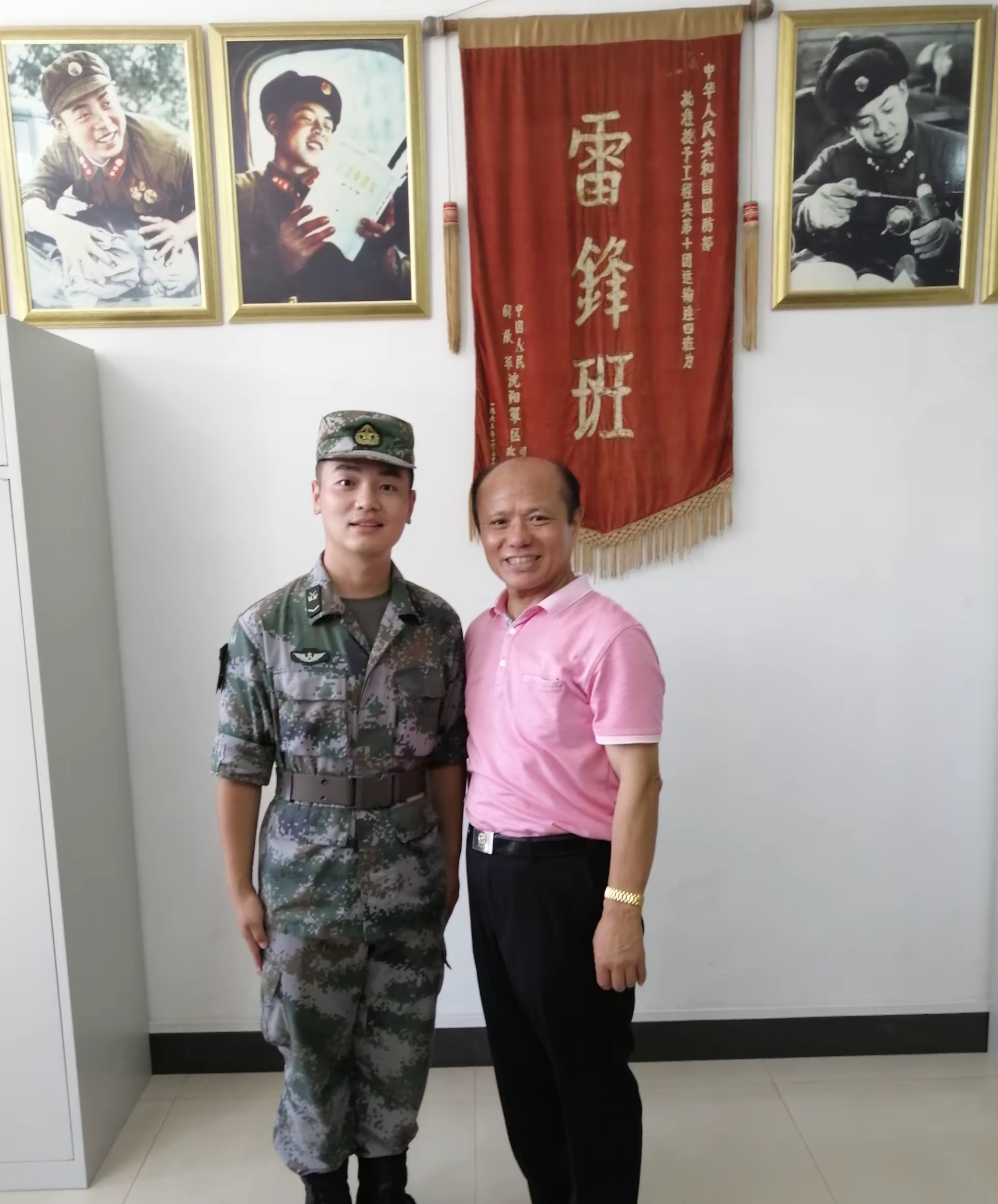 六十三载旗不褪 雷锋精神照初心