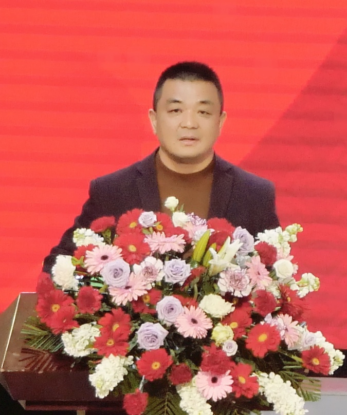 二十载笃行铸辉煌  新征程跃马向百年